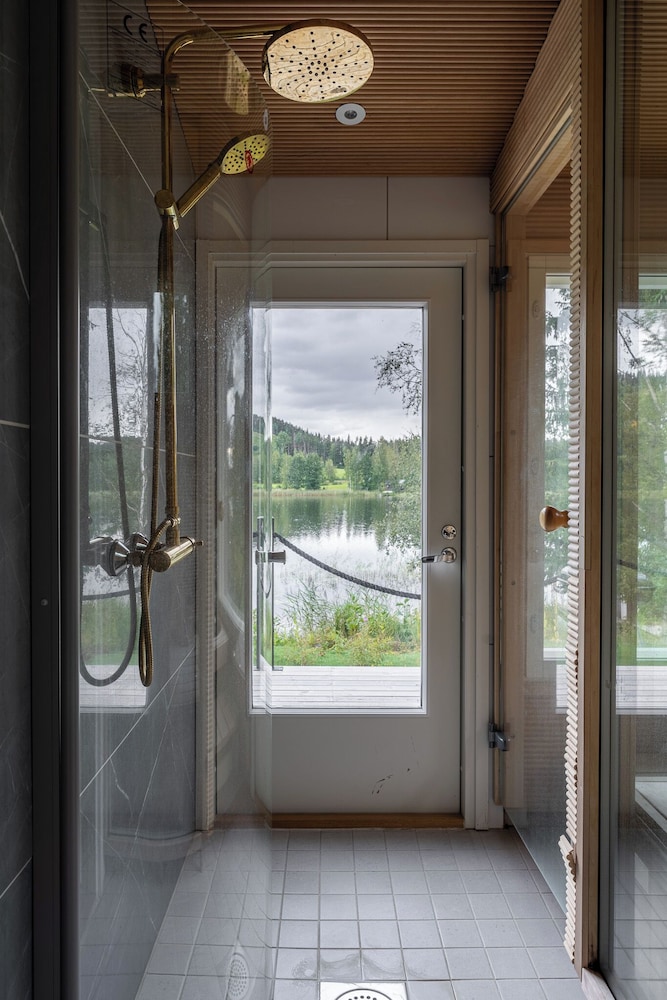 Standard Studio, 1 Queen Bed, Lake View, Lakeside photo 2