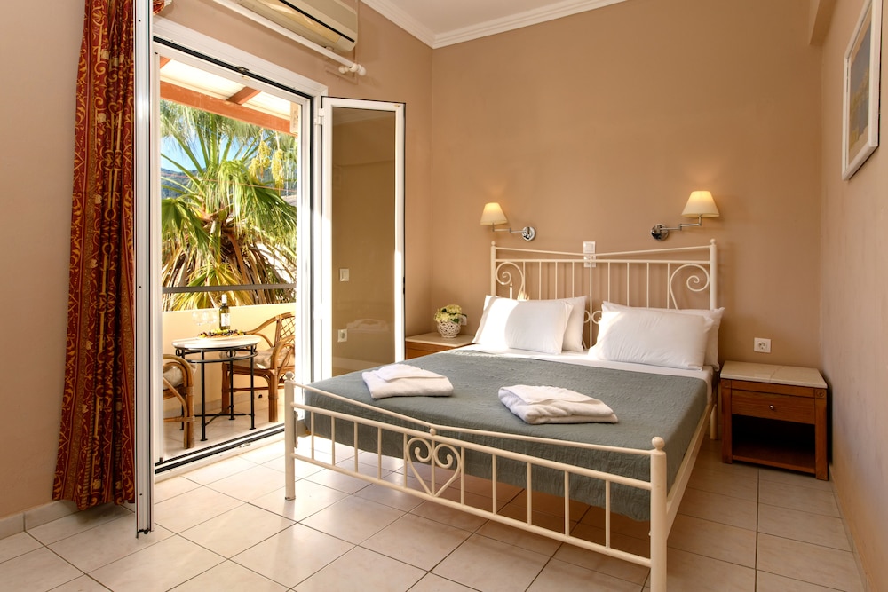 Standard Double Room Single Use, Pool View - Photo 9