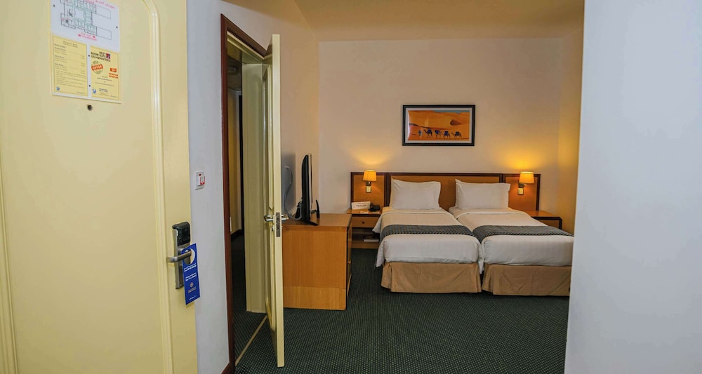 Family Suite, Multiple Beds, Non Smoking, City View - Photo 3
