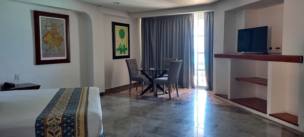 Two Bedroom Ocean View with Pool - Photo 25