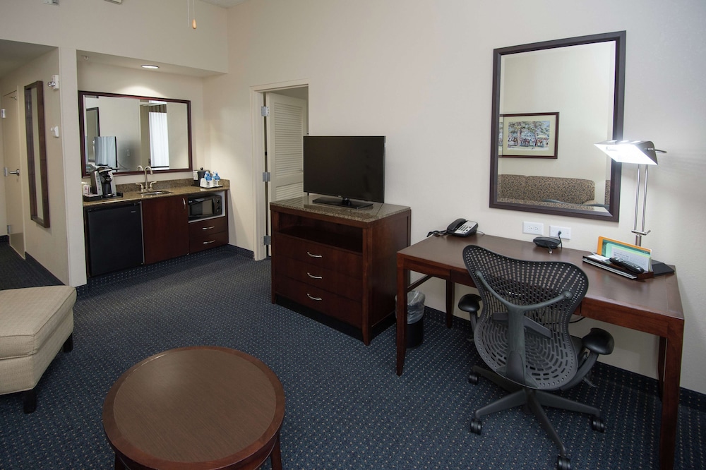 Suite, 1 King Bed, Accessible, Non Smoking (Hearing Impaired) photo 1