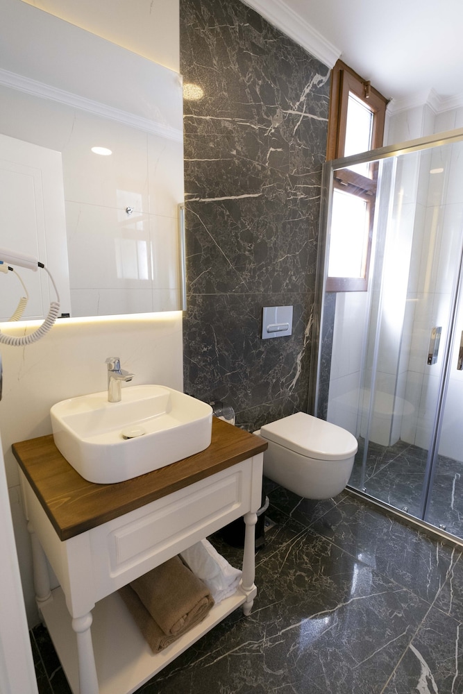 Standard Room - Photo 2