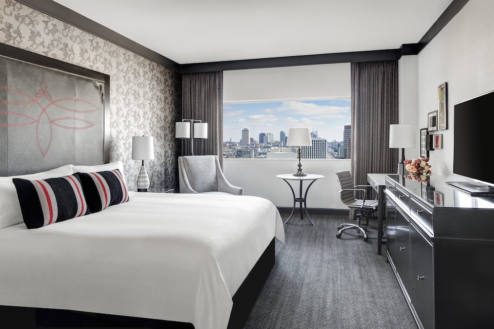 Premium Room, 1 King Bed, Accessible (Hearing) photo 1