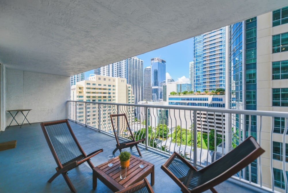 Luxury Condo, 1 Bedroom photo 3