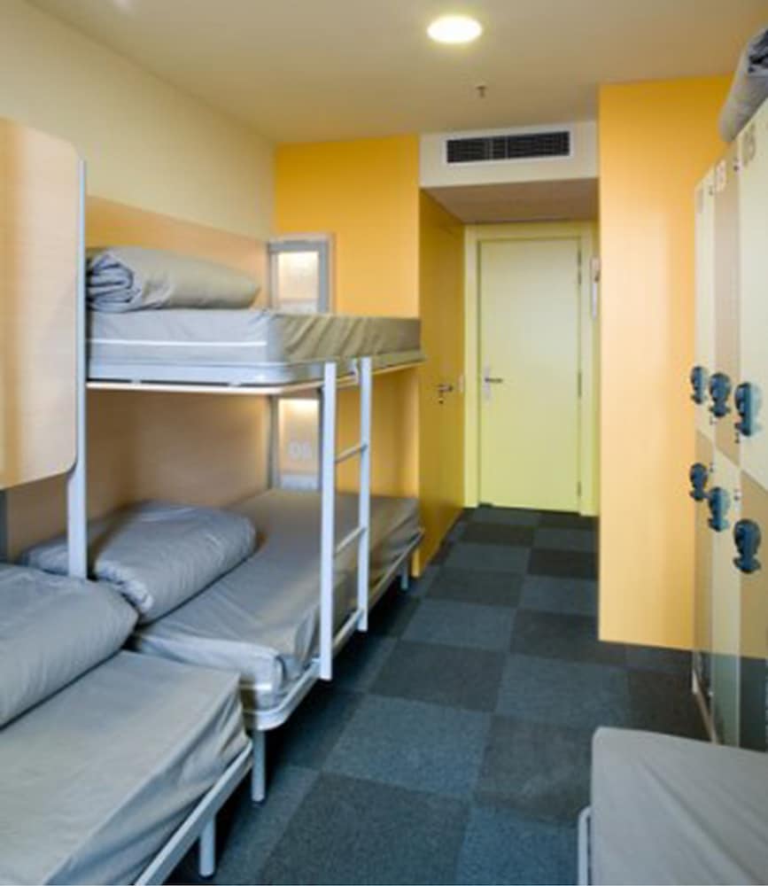 Shared Dormitory, Women only ( Mixed Dorm, 4 Bed Dorm) photo 3