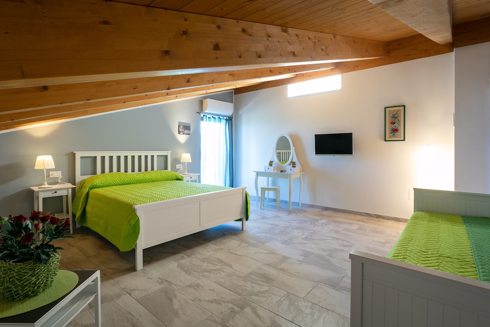 Comfort Quadruple Room (2)