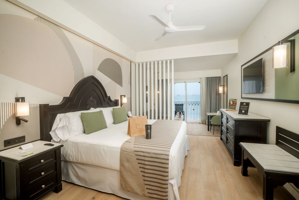 Junior Suite, Oceanfront (elite Club, B2c-us)