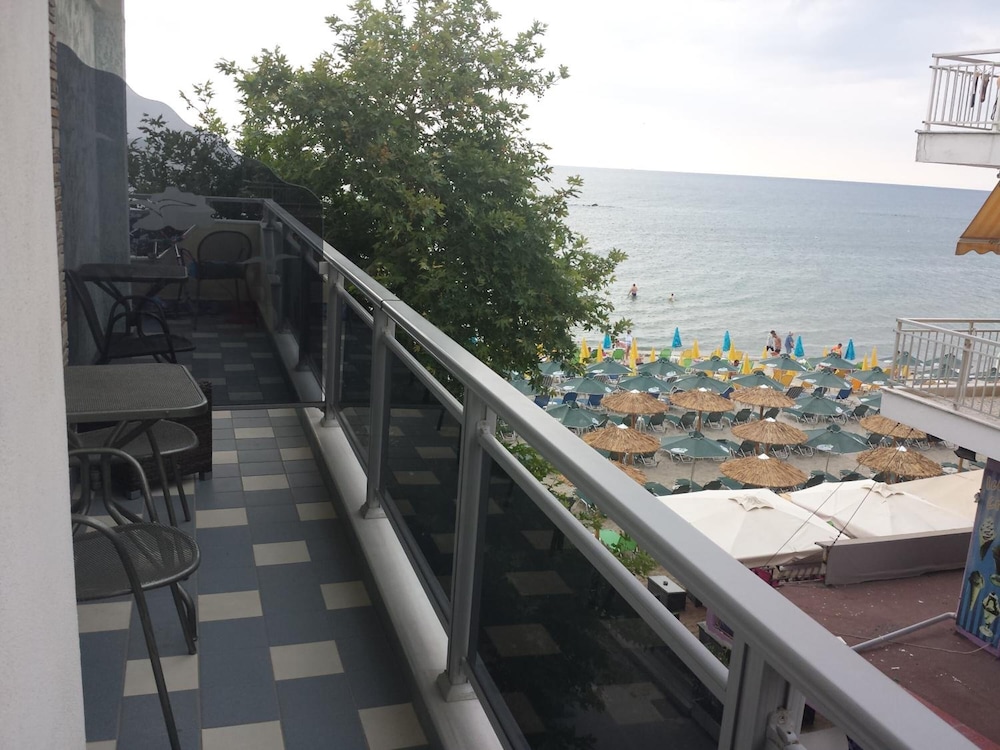 Triple Room With Side Sea View photo 3