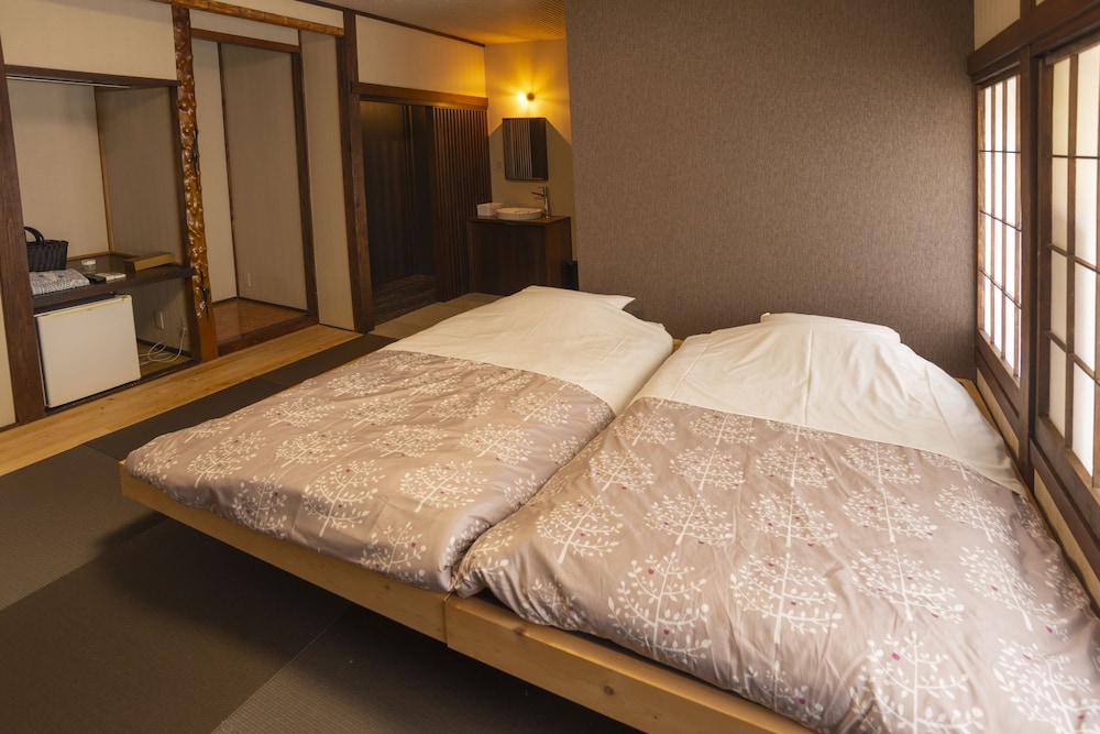 Basic Twin Room, Non Smoking photo 2