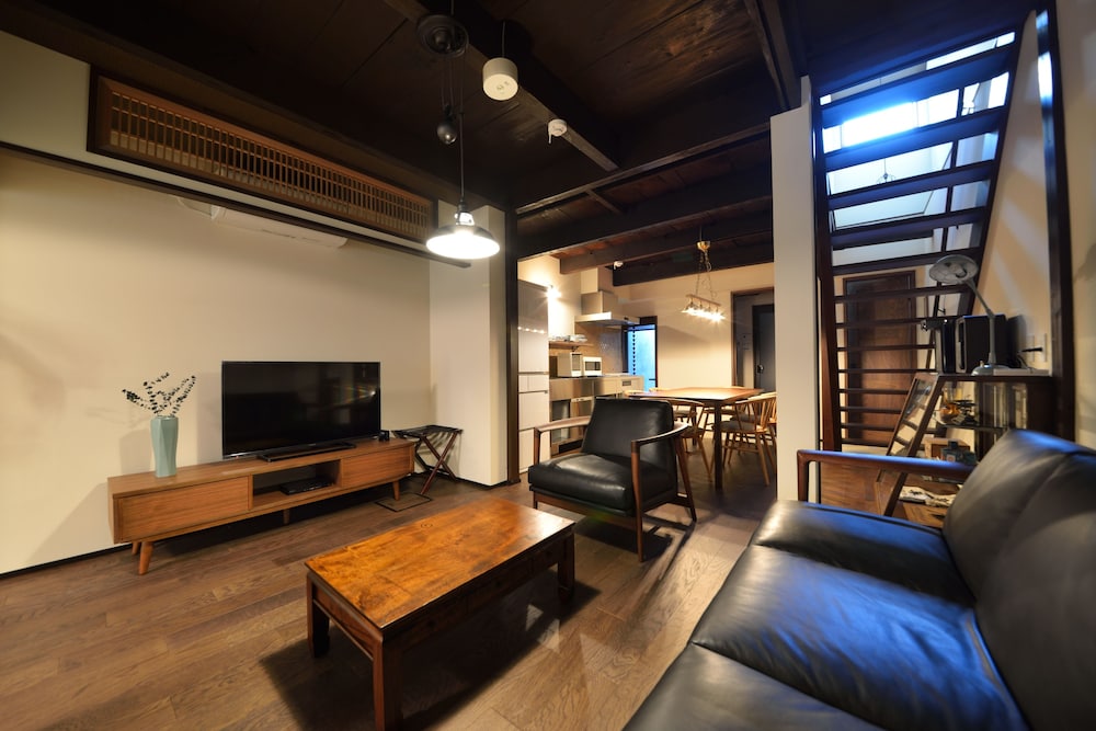 Three-Bedroom Townhouse West