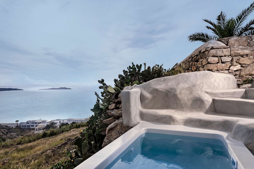 Bohemian Sunset & Sea View Suite with Heated Plunge Pool