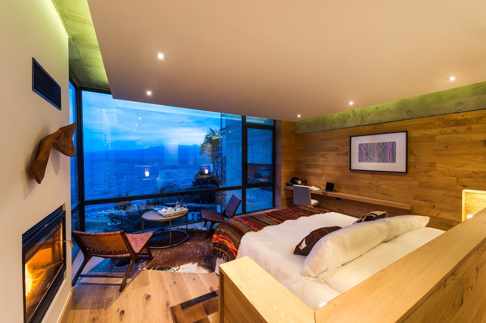 Superior Room, Lake View