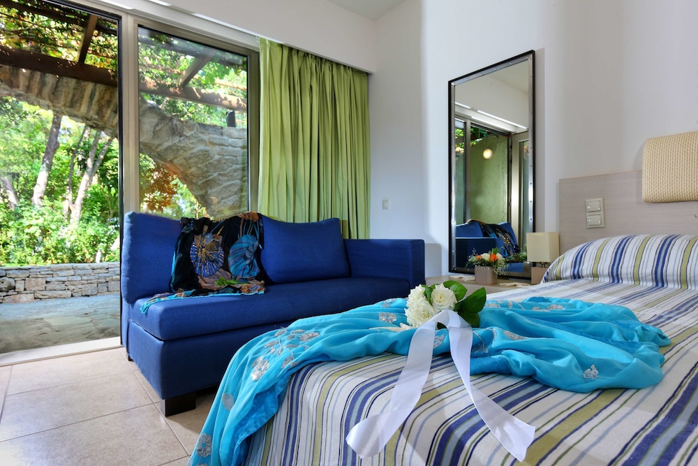 Maisonette Two-Bedroom with Pool View photo 1