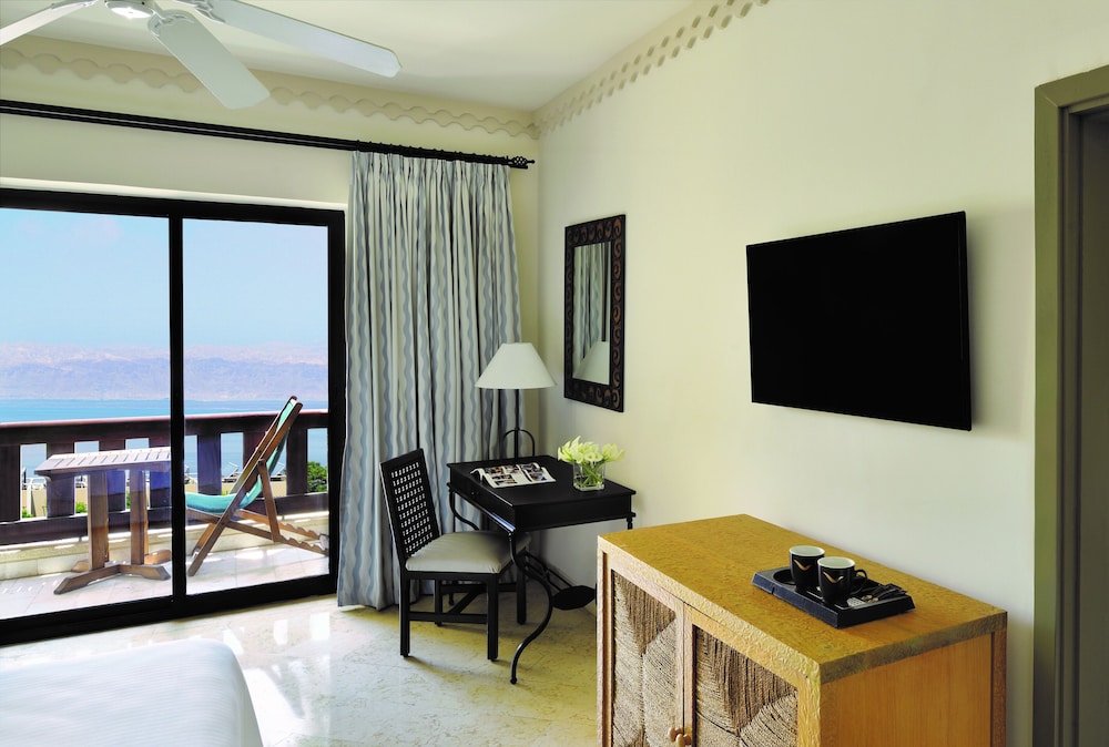 Superior Room, 1 King Bed, Sea View - Photo 3