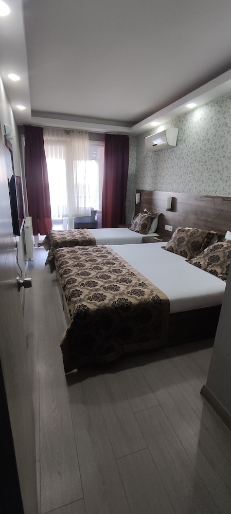 Deluxe Suite photo 2