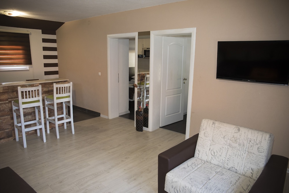 Deluxe Apartment, 2 Bedrooms, Kitchen, Courtyard View photo 2