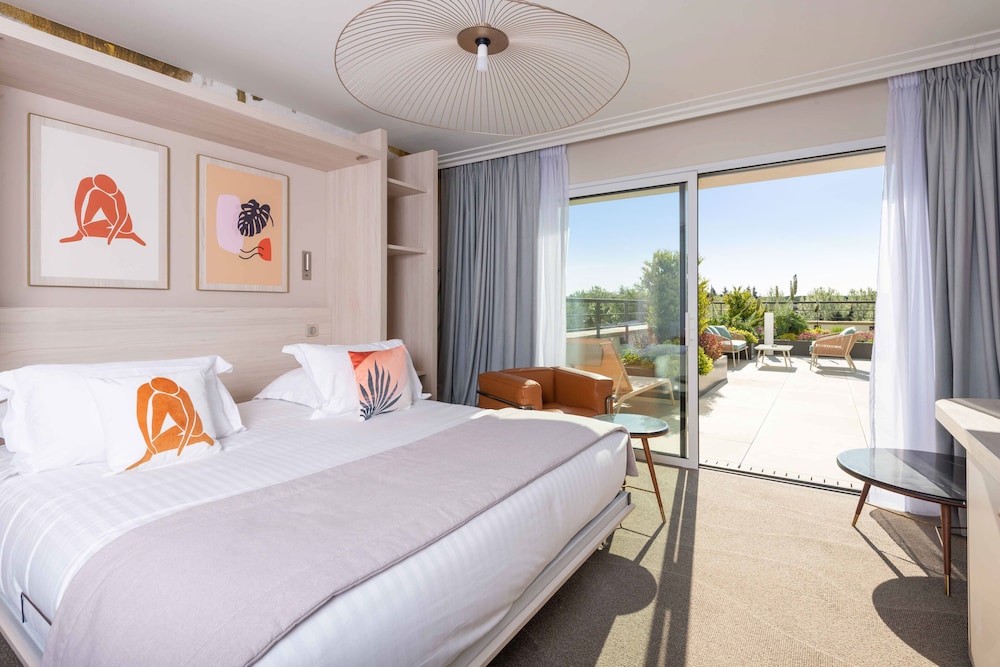 Suite, 1 King Bed, Non Smoking, Terrace - Photo 11