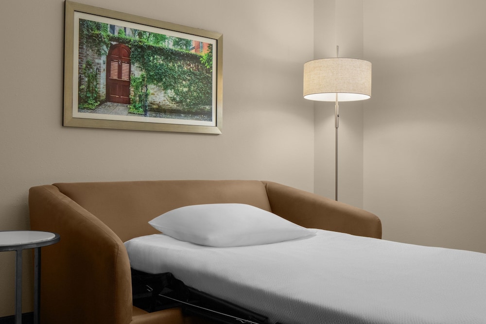 Suite, 1 Bedroom photo 2