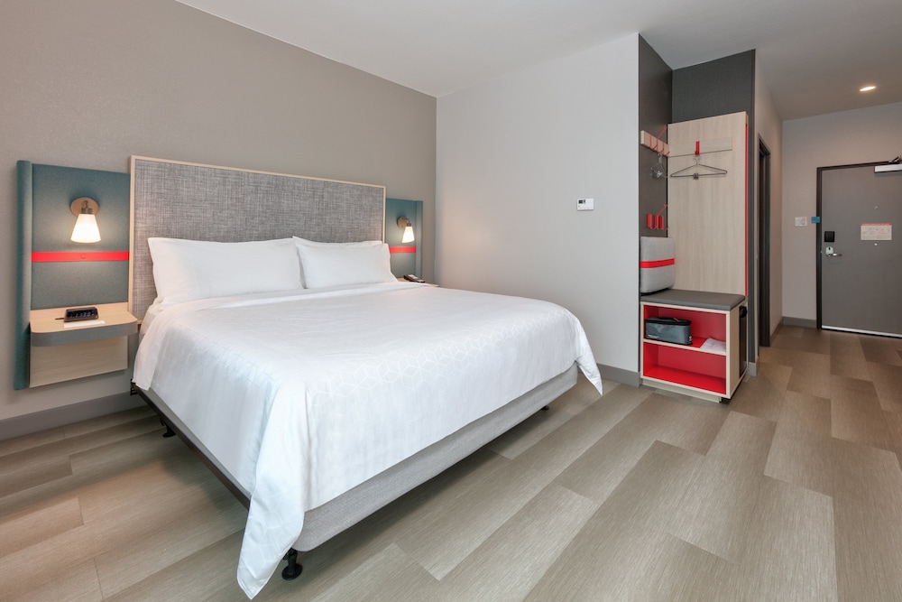 Standard Room, 1 King Bed, Accessible (Communications)