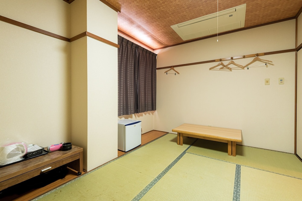 Japanese Room with Shared Bathroom - Twin, Smoking photo 2