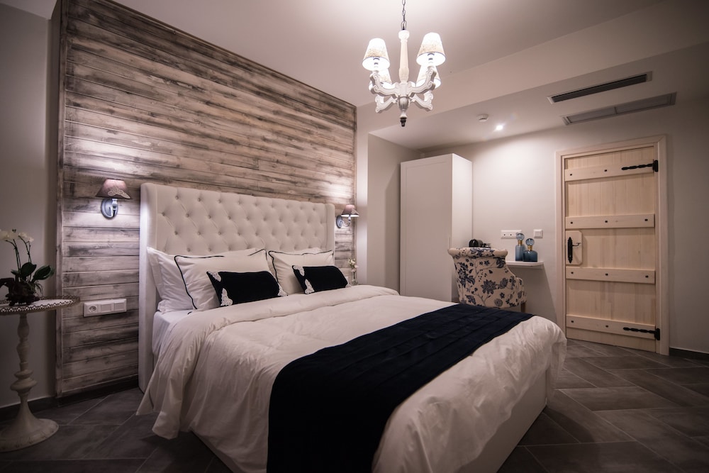 Deluxe Double Room (POLYMNIA)