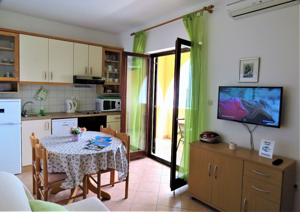 Apartment, 2 Bedrooms, Smoking, Balcony