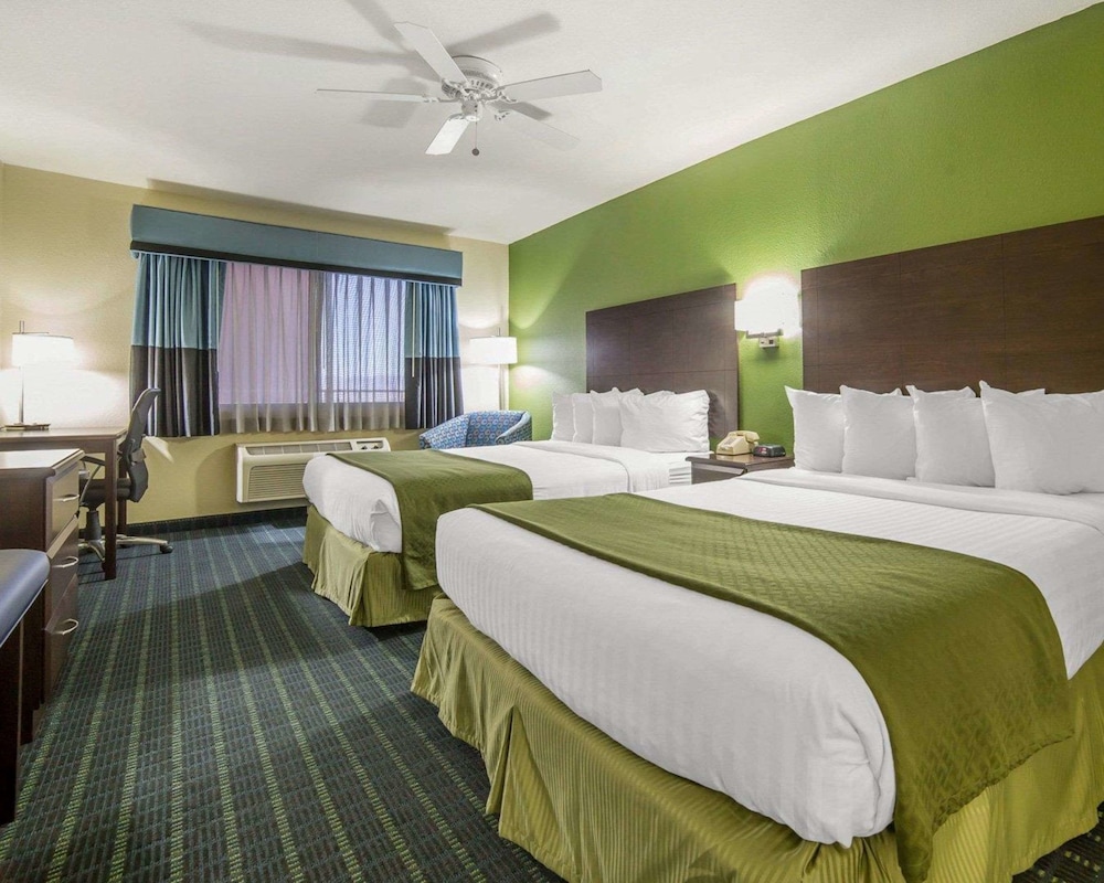 Standard Room, 2 Queen Beds, Non Smoking photo 3