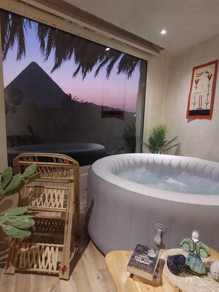 Studio Suite with Jacuzzi Pyramids view photo 2