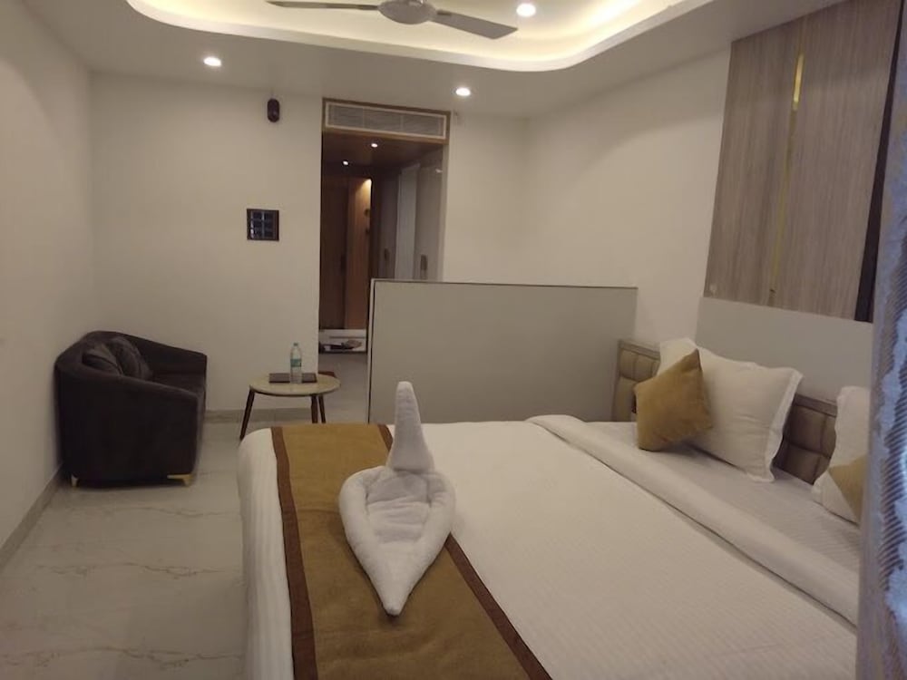 Deluxe Room - Photo 5