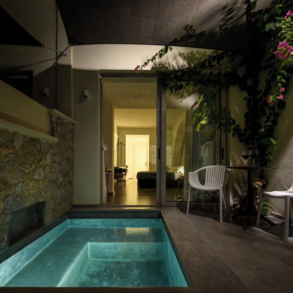 Junior Suite, Jetted Tub - Photo 12
