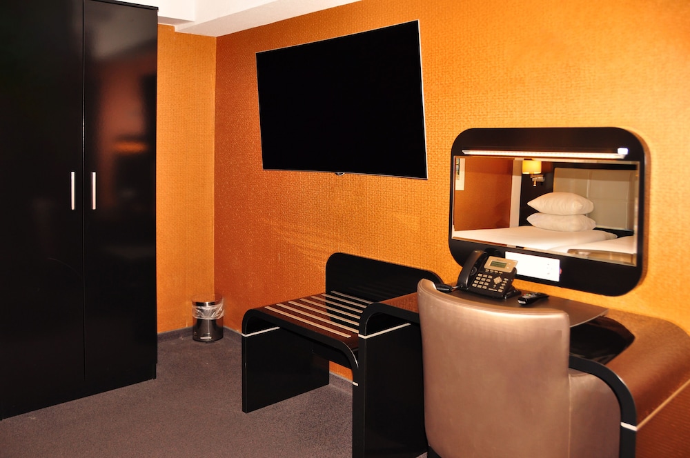 Souterrain Twin Room photo 3