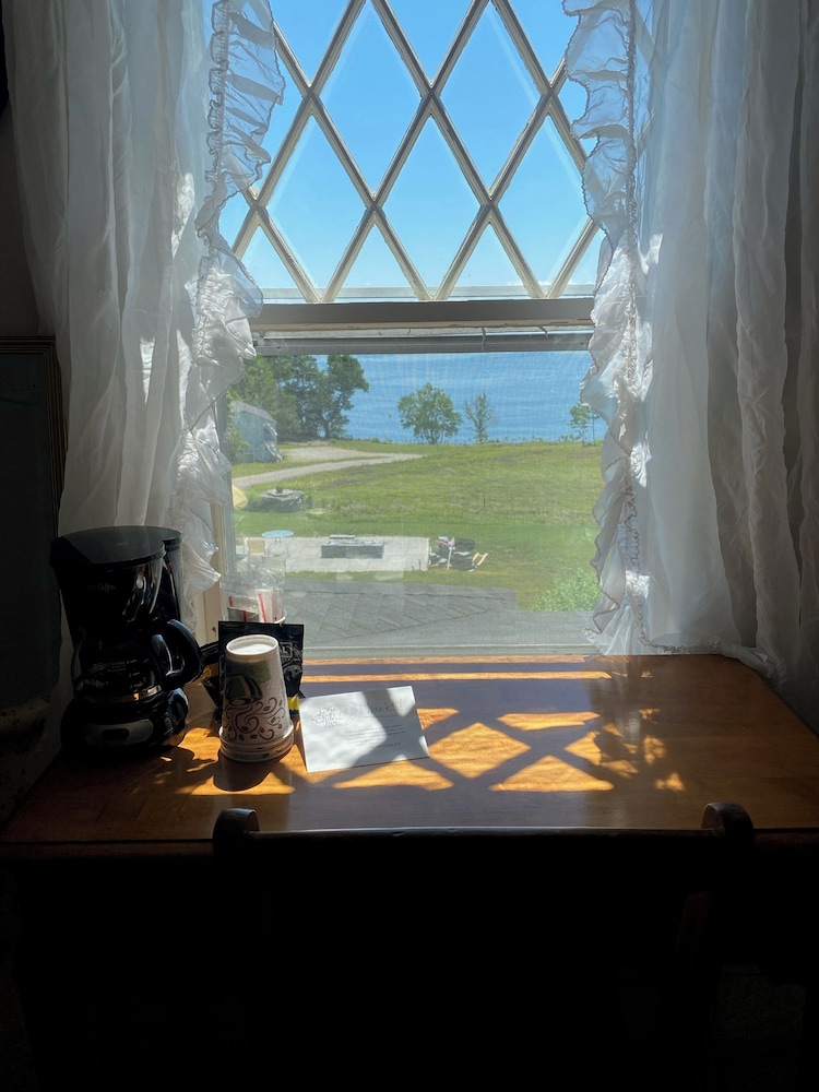 Inn Room 3: Oceanview 2nd Floor Queen - Photo 3