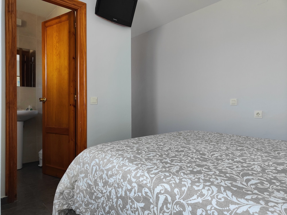 Economy Quadruple Room photo 2