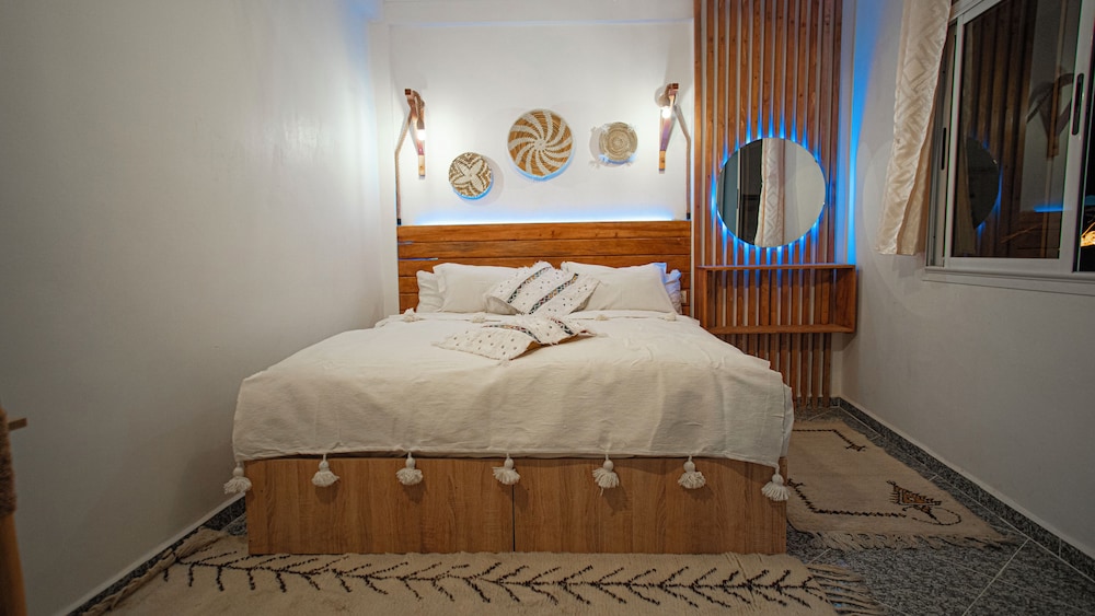 Basic Double or Twin Room, Balcony, Ocean View photo 2