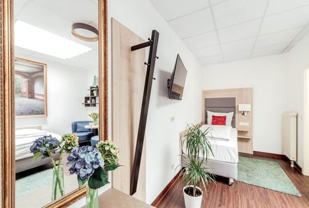 Superior Single Room, 1 Twin Bed, Non Smoking, Refrigerator photo 1