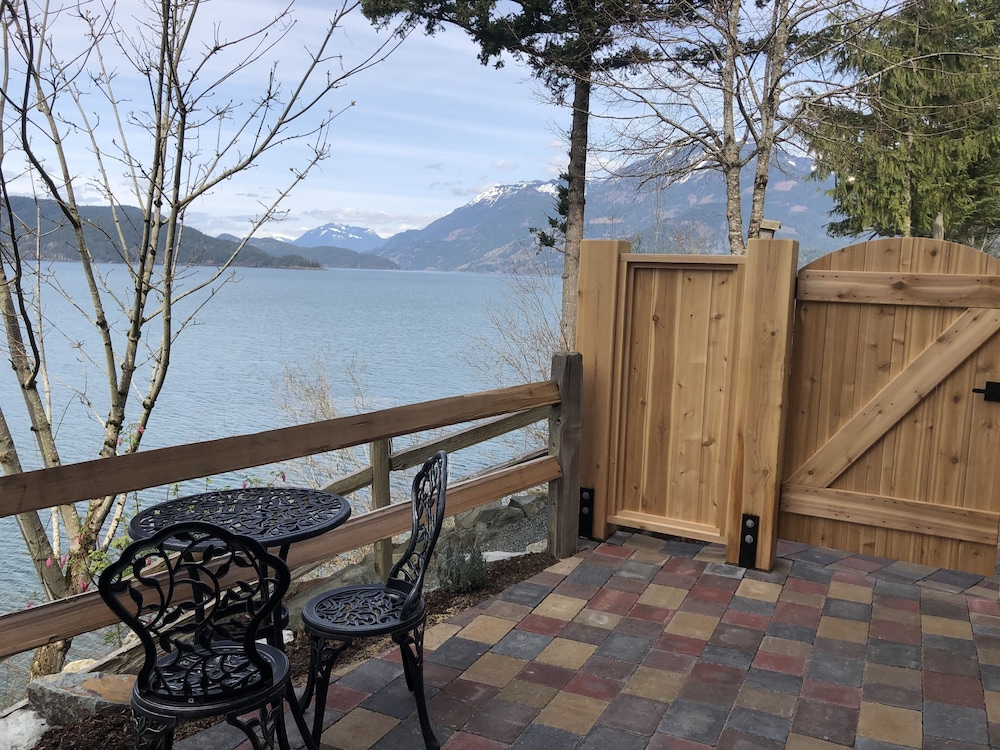Suite, 1 King Bed, Accessible, Lake View