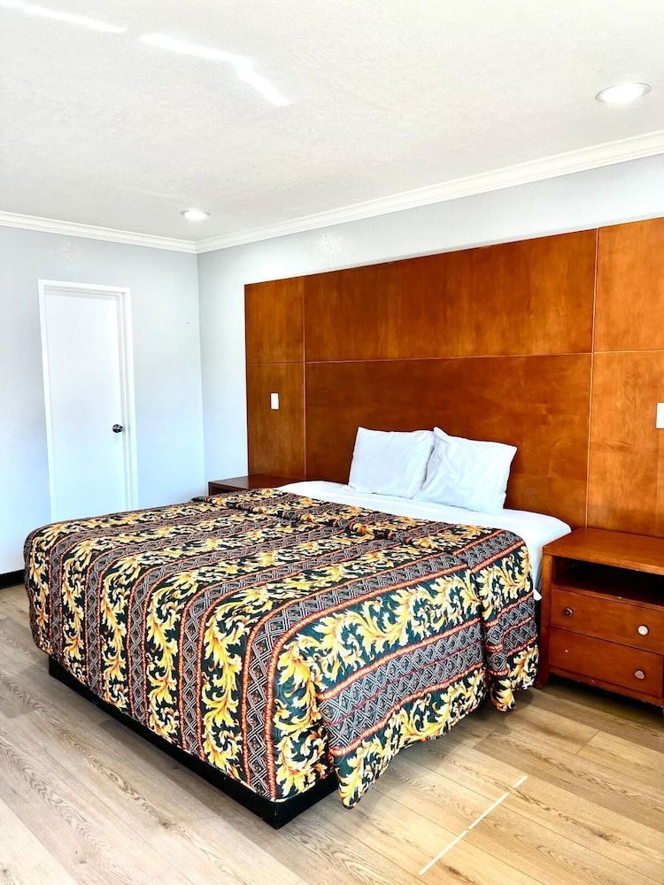 Standard Room, 1 King Bed, Smoking