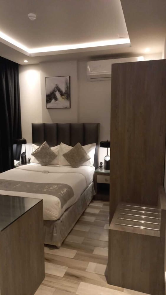 Classic Room, 1 King Bed photo 1