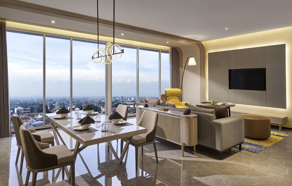 Deluxe Suite, 1 Bedroom, City View