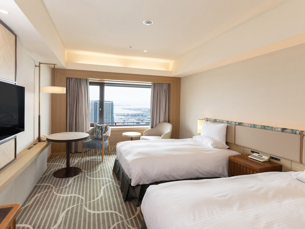 Standard Twin Room, Non Smoking (28-33F, Skyview floor) - Photo 5