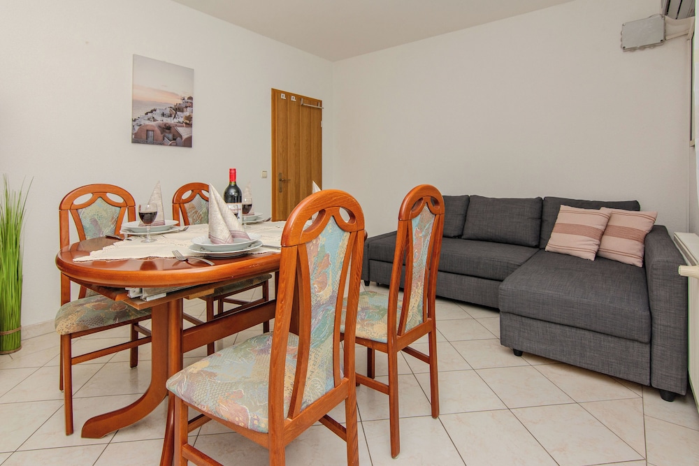 Classic Apartment, Partial Sea View