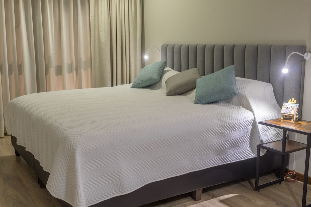 Gallery Apartment, 1 King Bed with Sofa bed photo 2