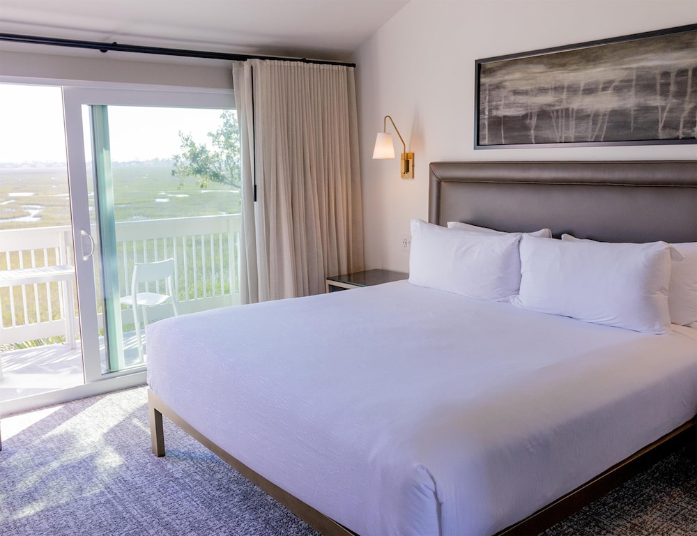 Room, 1 King Bed, Balcony - Photo 7
