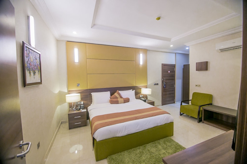 Deluxe Room, 1 King Bed, Non Smoking, City View photo 1