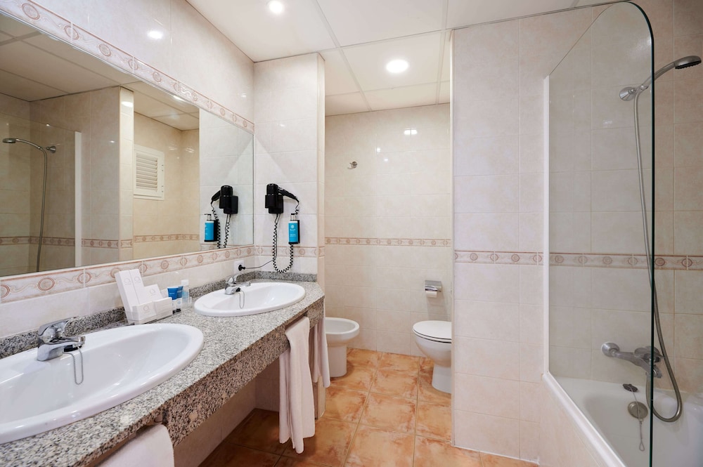 Triple Room (3 Adults) photo 2