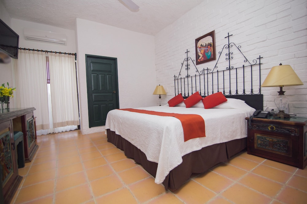 Standard Room, 1 King Bed photo 2