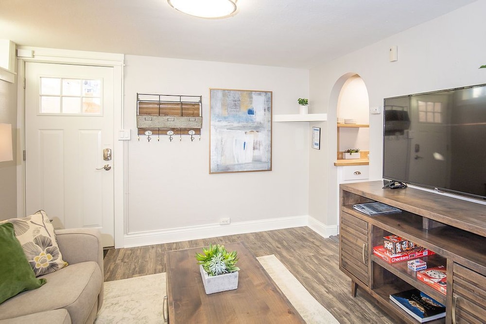 Apartment, Multiple Beds, Kitchen, Garden View (1534 10th Ave. - Lower) photo 2