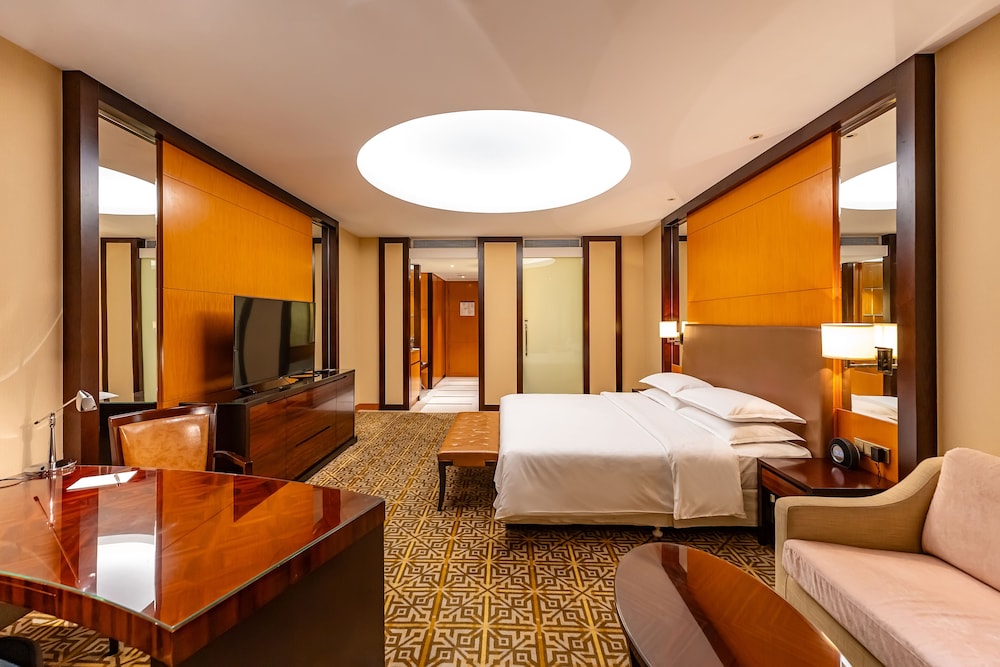 Superior Room, 1 King Bed, City View photo 3