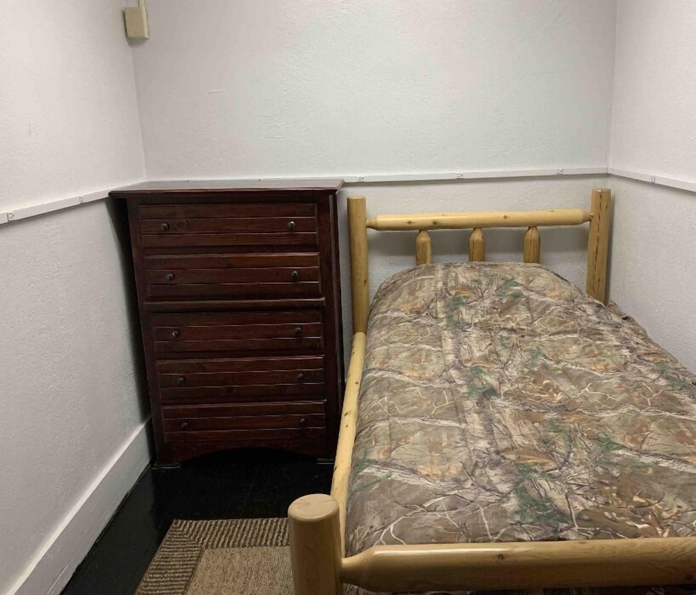 Jimbo's Bunkhouse Room, 1 Twin Bed with Shared Bathroom photo 2