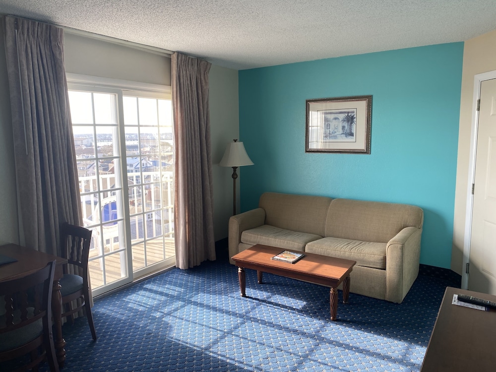 Standard Room, 1 King Bed with Sofa bed, Partial Ocean View - Photo 4